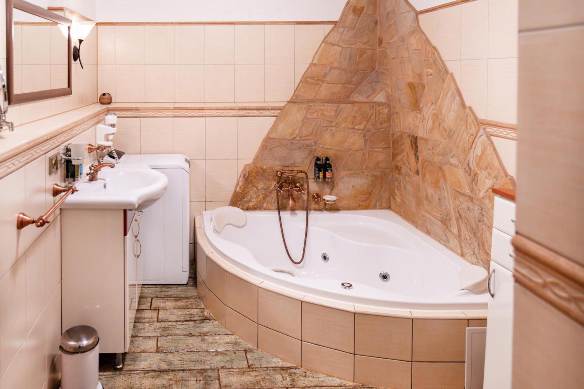 Villa Emausy Luhacovice Bagian luar foto